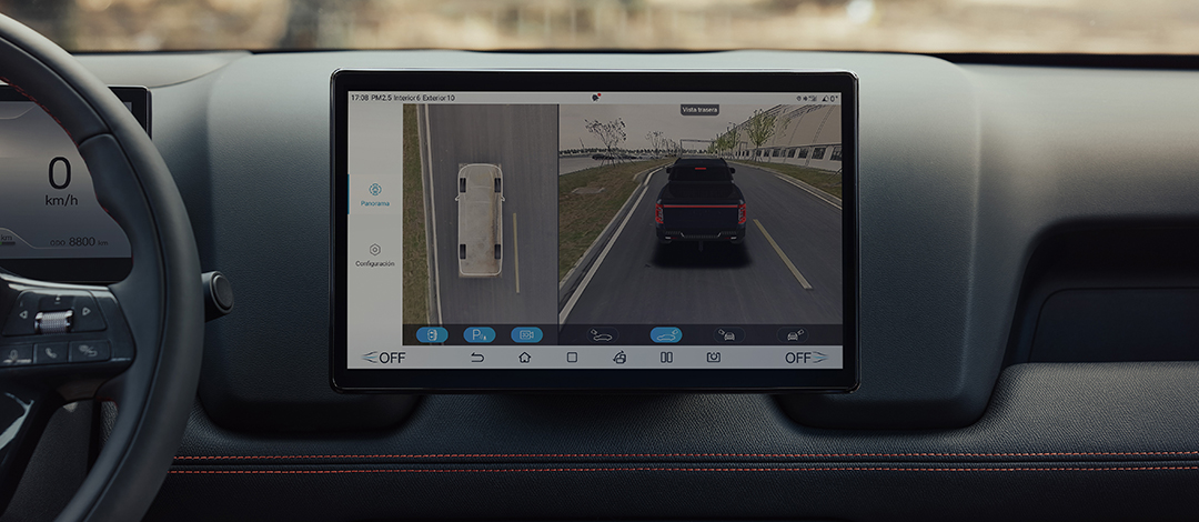 Adquiere NFC para dispositivos Apple, mejorando la conveniencia del usuario para desbloquear el vehículo con un simple toque del teléfono móvil en el símbolo NFC, ubicado en el retrovisor del piloto.